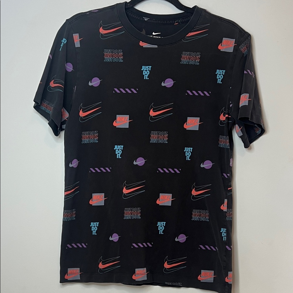 Nike Men's Black Multi Color Logo Accents Short Sleeve Shirt Streetwear‎ Small